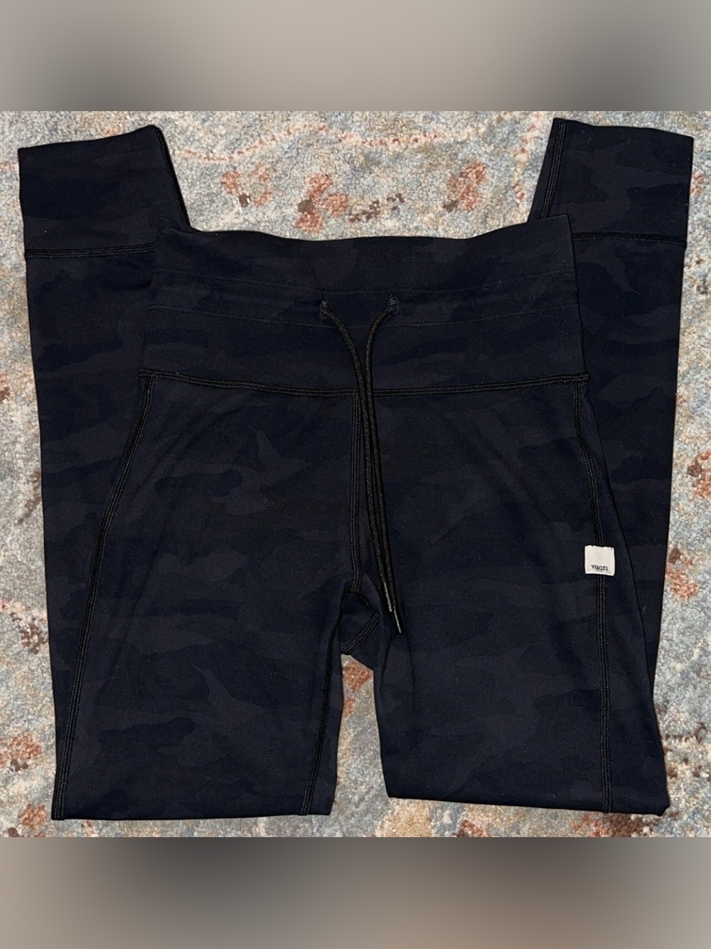 Vuori Women's Black Camo Daily Leggings
